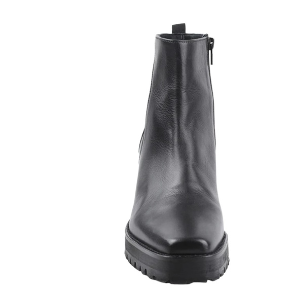 Andre’ Assous black leather ankle boots 
Size 9 - Picture 4 of 10